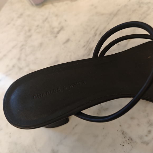 Elegant Black Strappy Sandals - Picture 5 of 5